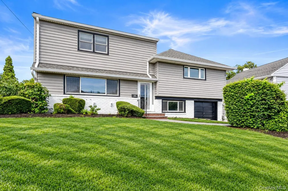 190 W Waukena Avenue Oceanside, NY 11572