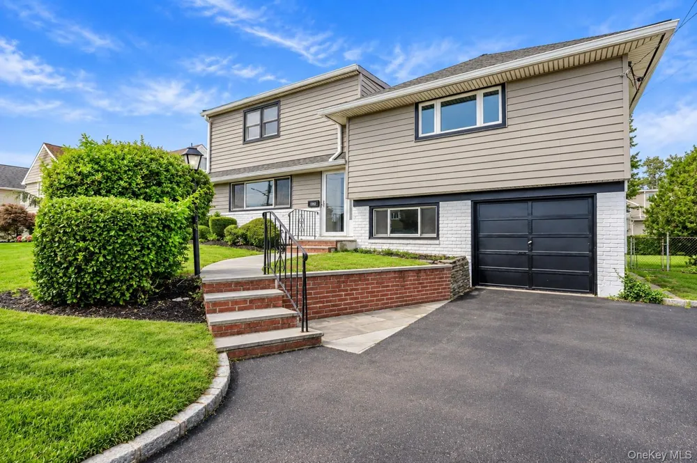190 W Waukena Avenue Oceanside, NY 11572