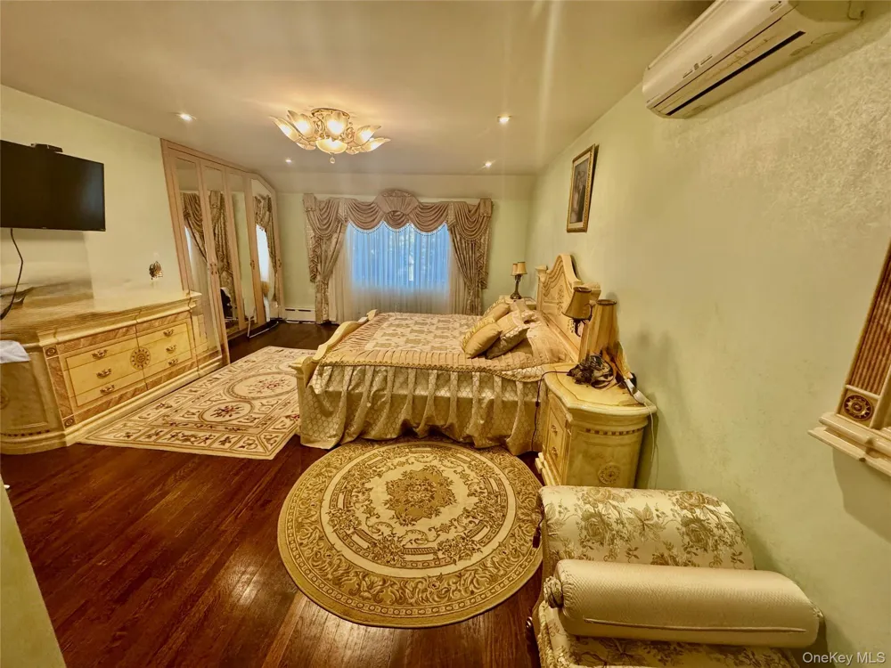 139-04 Coolidge Avenue Briarwood, NY 11435