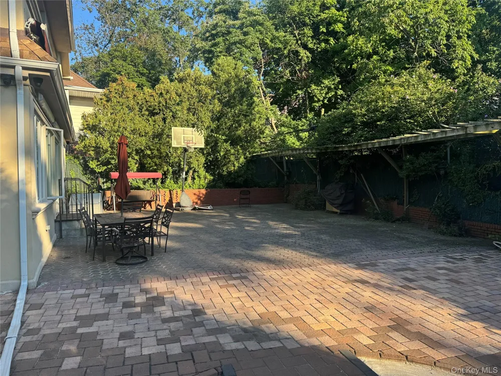 139-04 Coolidge Avenue Briarwood, NY 11435