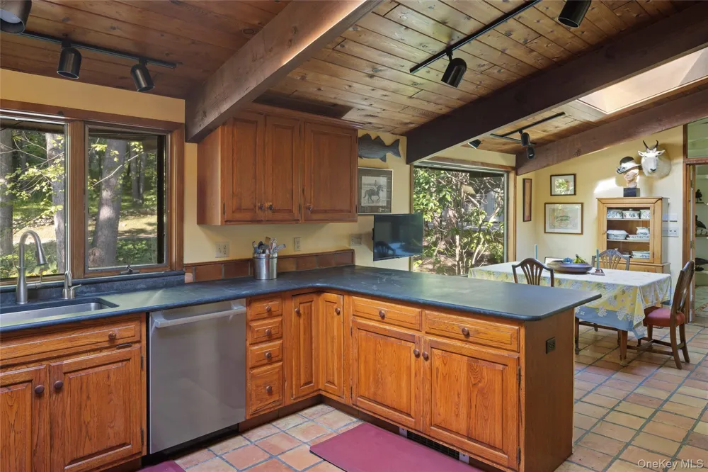 81-85 Fraleigh Hill Road Millbrook, NY 12545