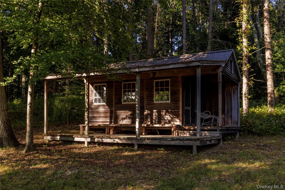 81-85 Fraleigh Hill Road Millbrook, NY 12545