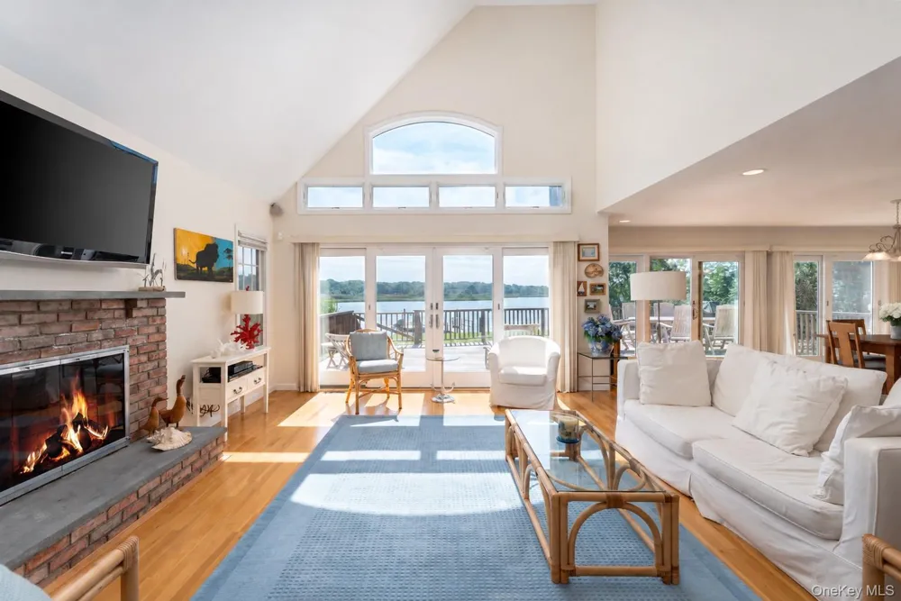 38 Old Fort Lane Southampton, NY 11968