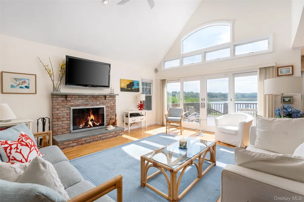 38 Old Fort Lane Southampton, NY 11968