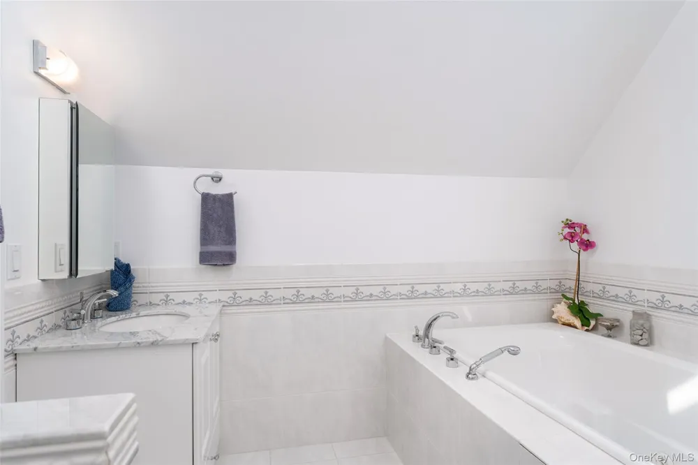 38 Old Fort Lane Southampton, NY 11968
