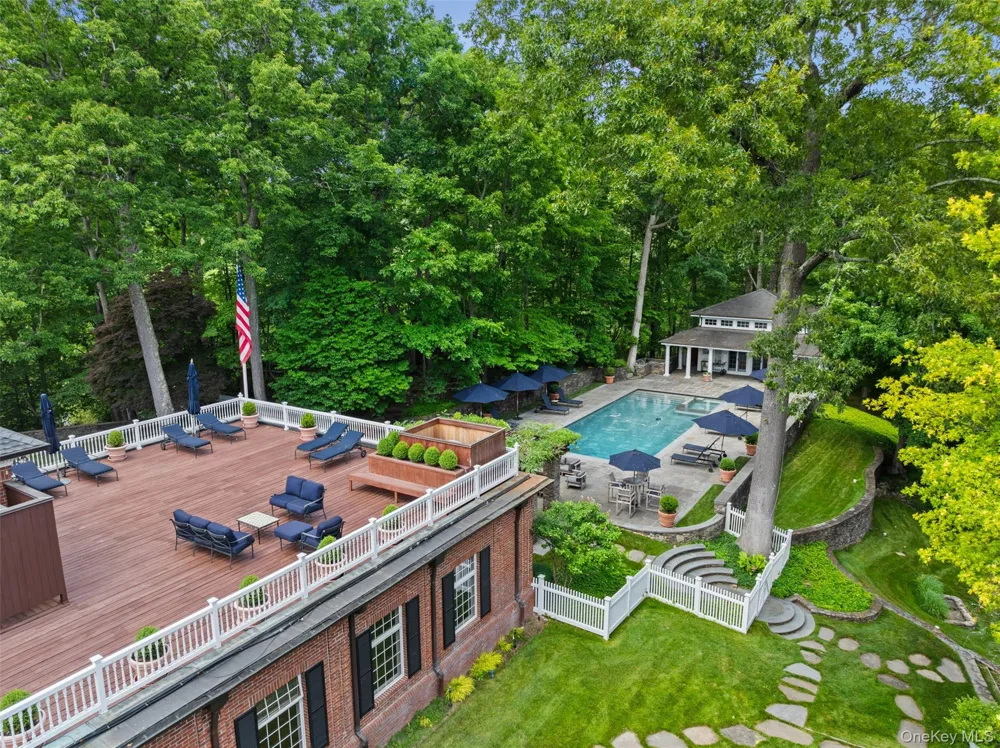 24 Trails End Chappaqua, NY 10514