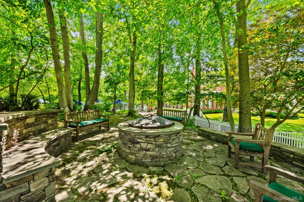24 Trails End Chappaqua, NY 10514
