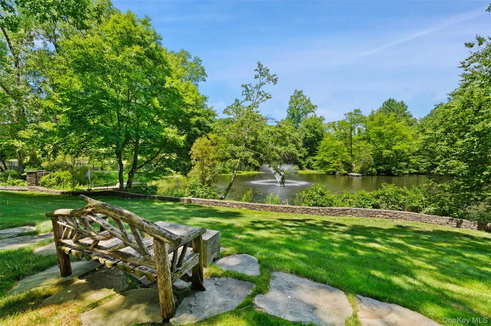 24 Trails End Chappaqua, NY 10514