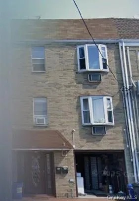 61-25 75th Street #2Fl Middle Village, NY 11379