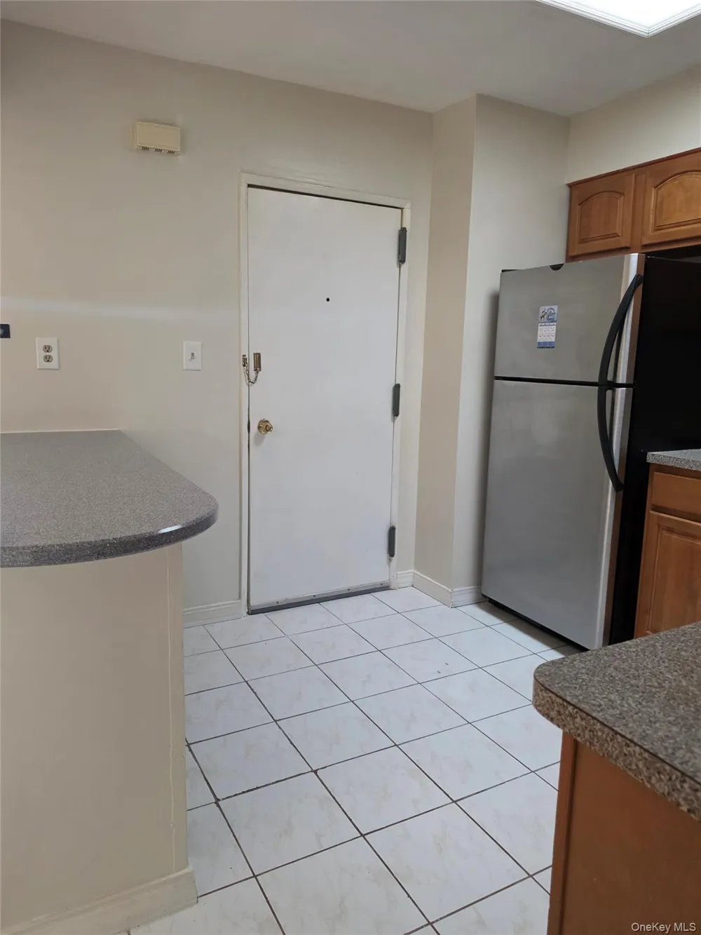 61-25 75th Street #2Fl Middle Village, NY 11379
