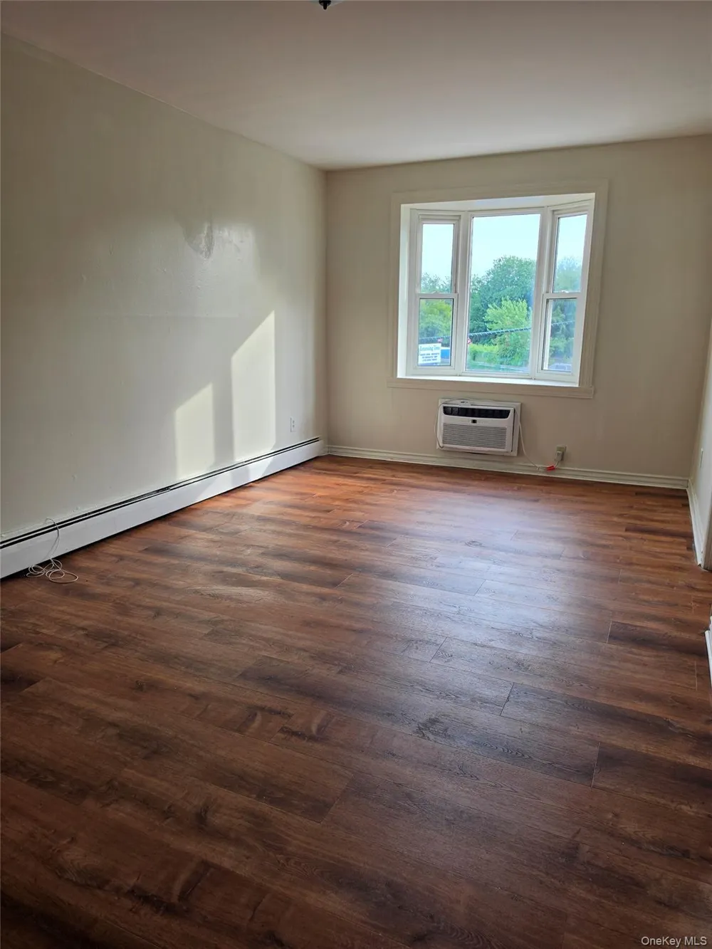 61-25 75th Street #2Fl Middle Village, NY 11379