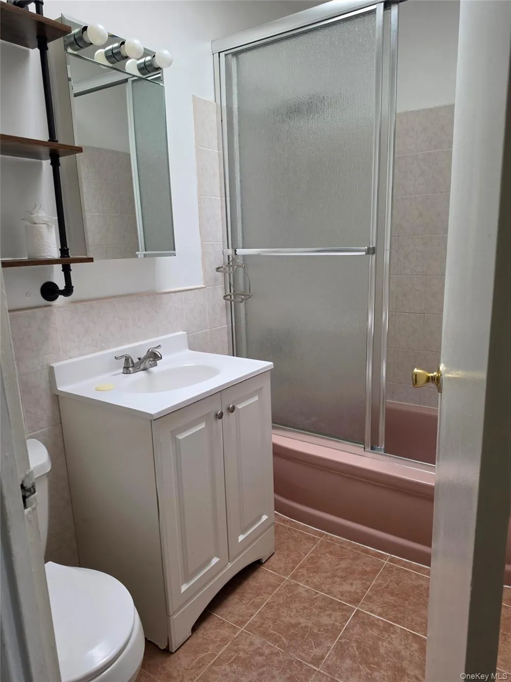 61-25 75th Street #2Fl Middle Village, NY 11379