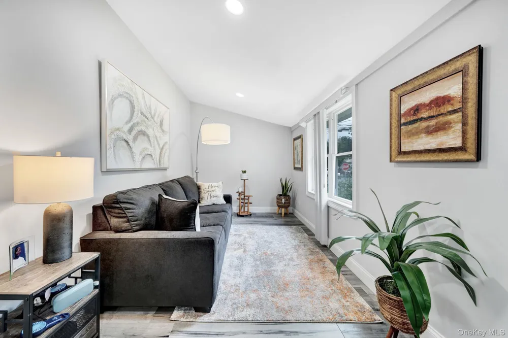 110 Park Avenue Bay Shore, NY 11706