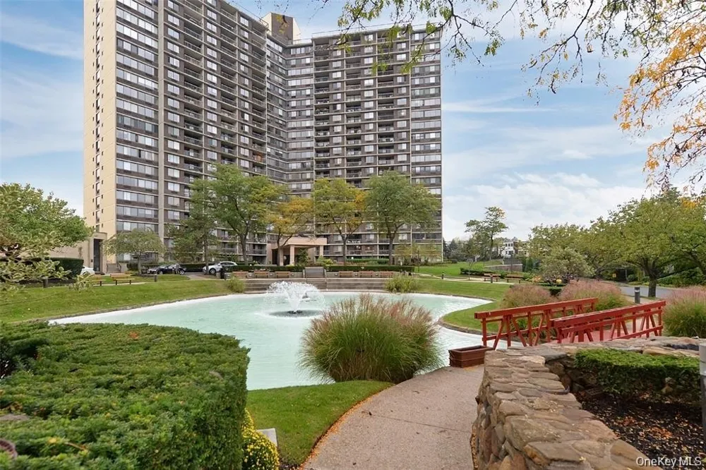 2 Bay Club Drive #19Z4 Bayside, NY 11360
