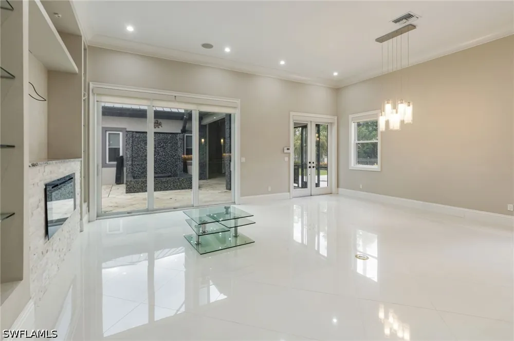 33rd Avenue NE Naples, FL 34120