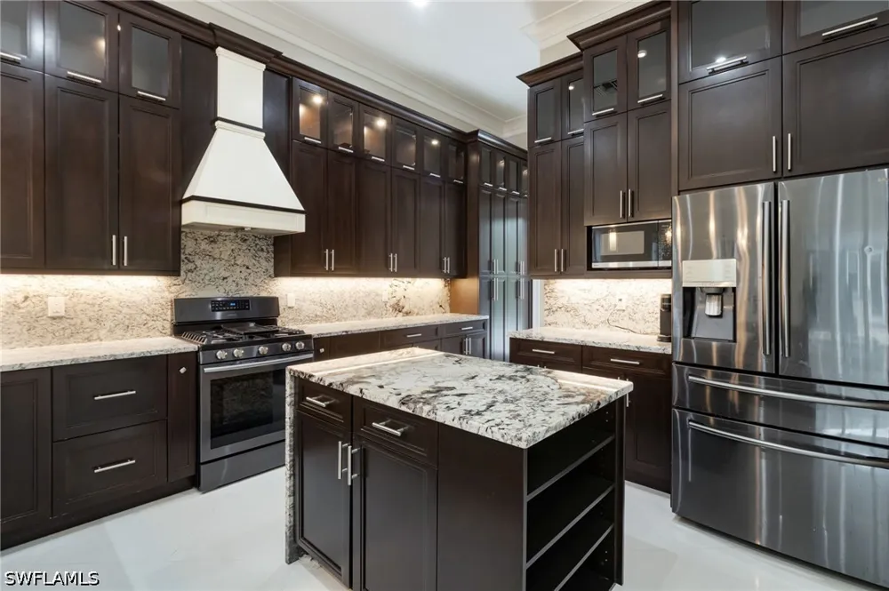 33rd Avenue NE Naples, FL 34120