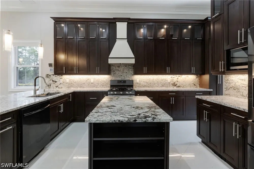 33rd Avenue NE Naples, FL 34120