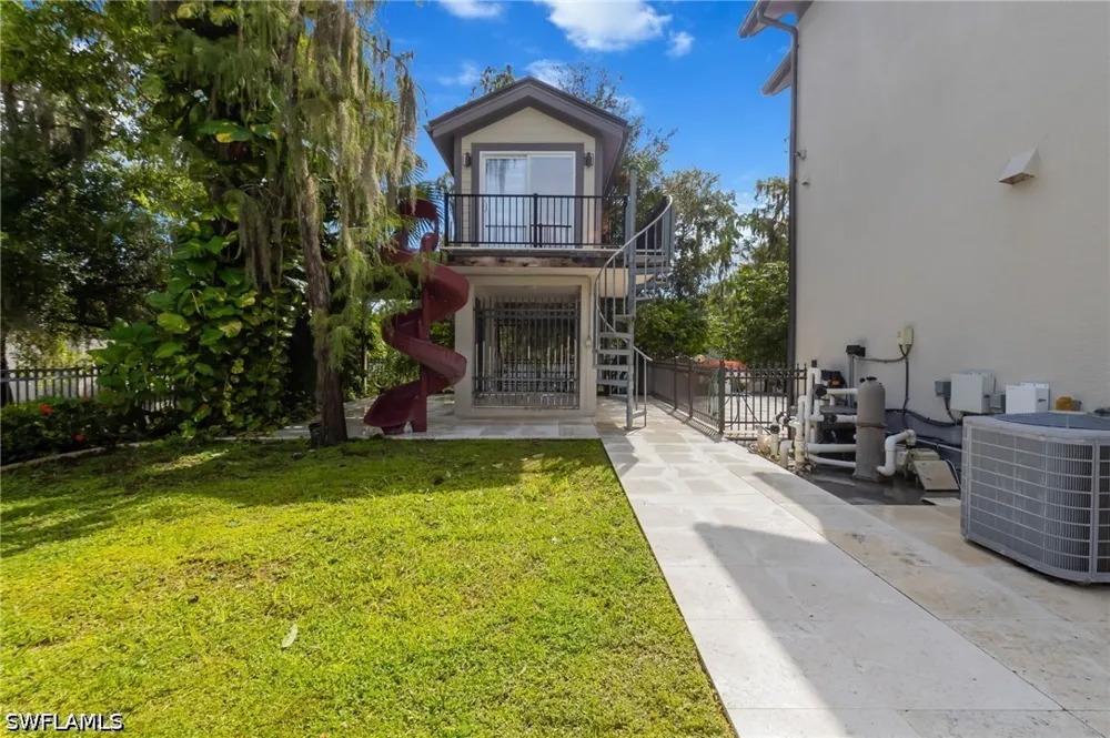 33rd Avenue NE Naples, FL 34120