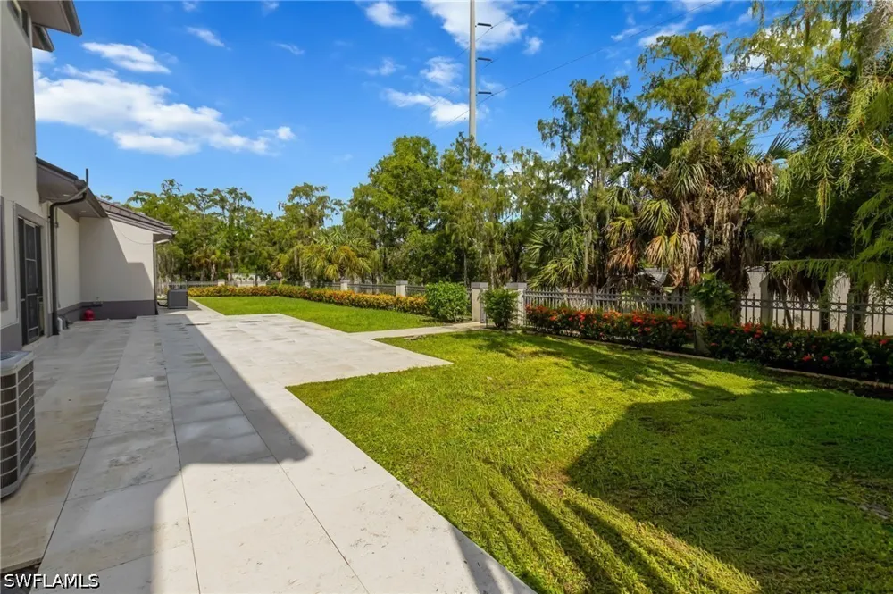 33rd Avenue NE Naples, FL 34120