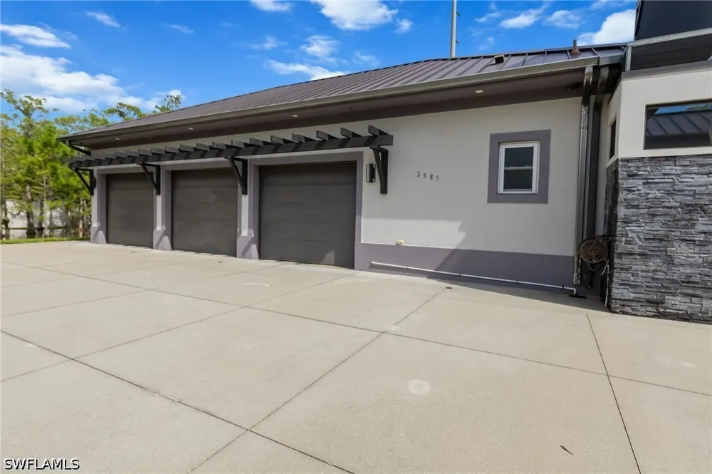 33rd Avenue NE Naples, FL 34120