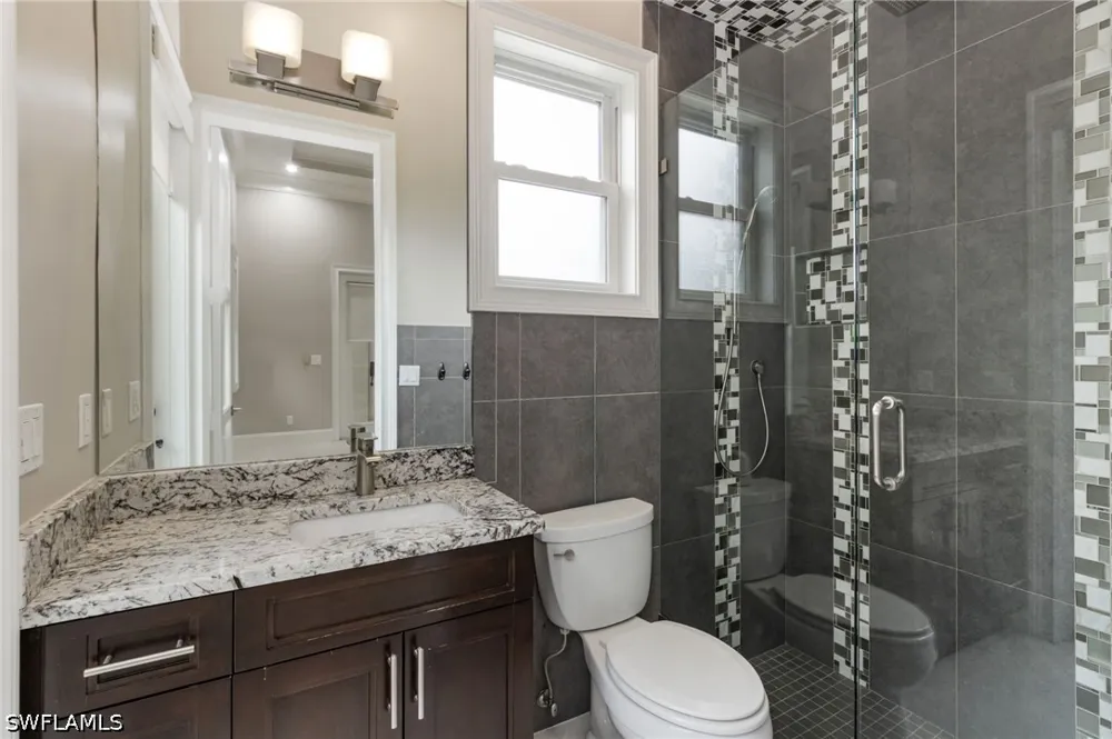 33rd Avenue NE Naples, FL 34120