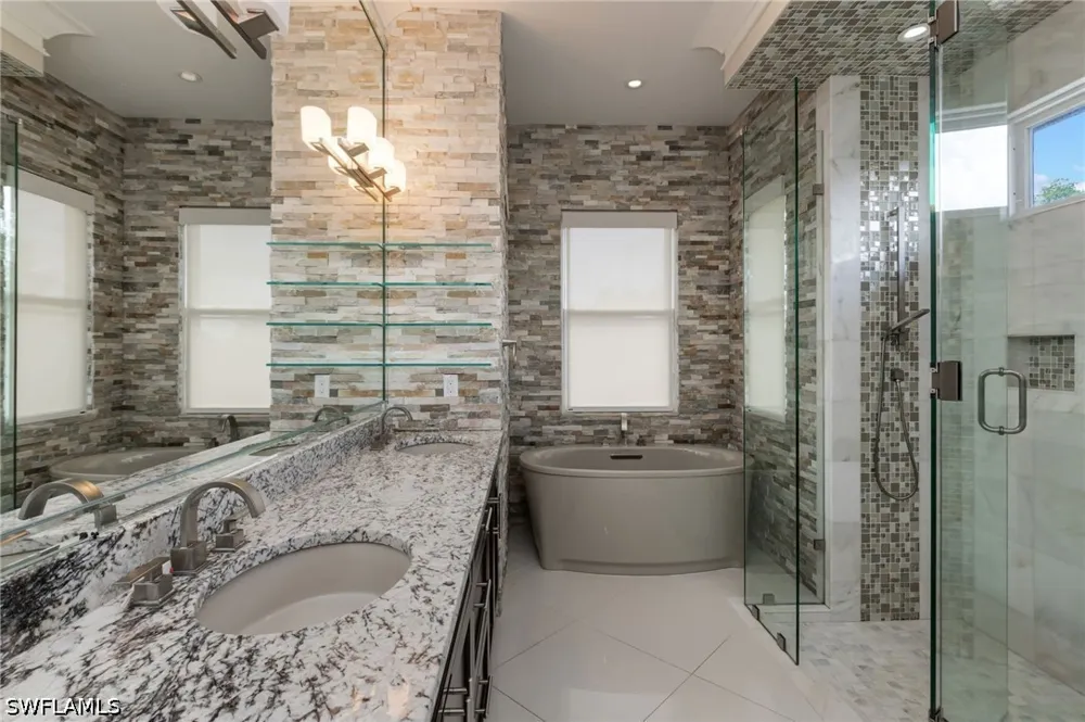 33rd Avenue NE Naples, FL 34120