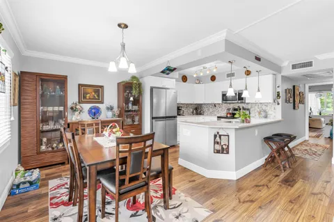 2041 Lyndhurst J