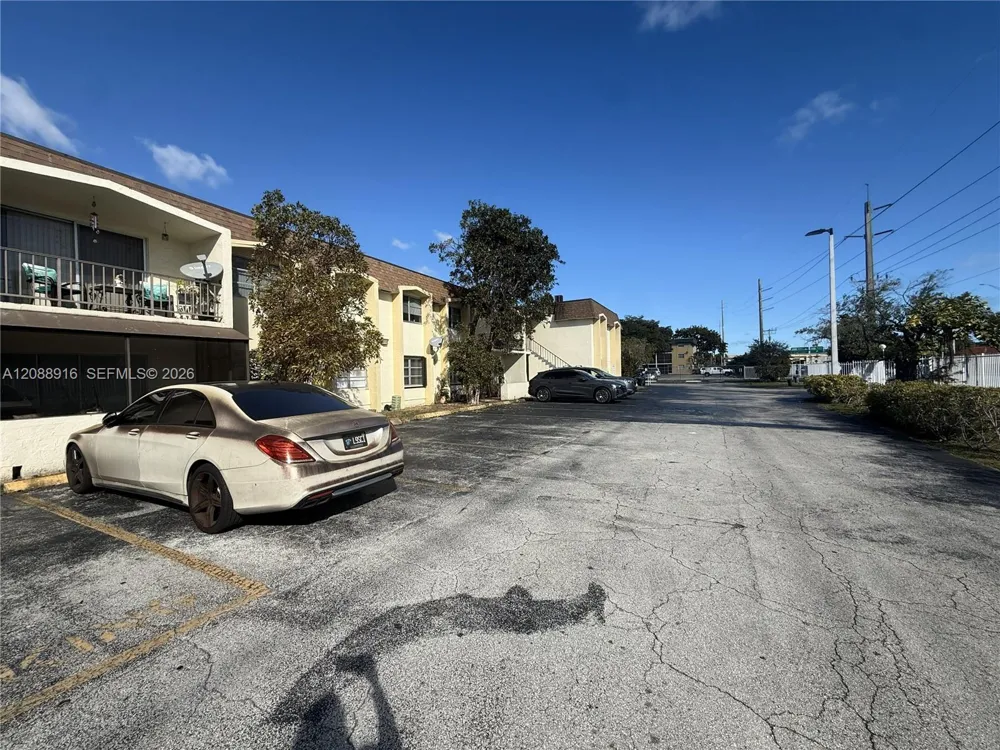7823 Miller Dr #C207 Miami, FL 33155