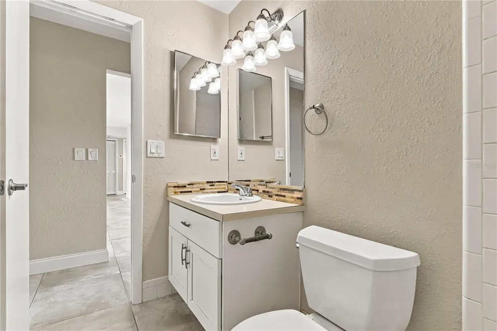 260 MICHAELS CIRCLE Oldsmar, FL 34677