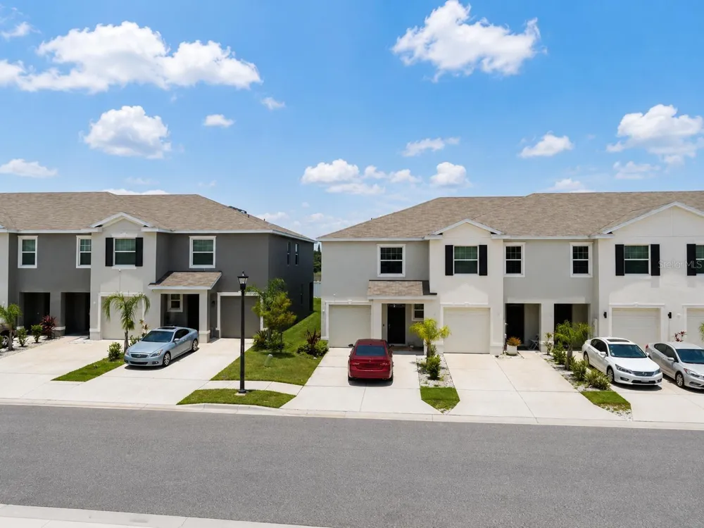 9252 ROCK HARBOUR WAY Tampa, FL 33637