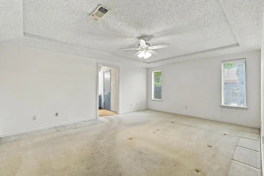 2724 Meadow Green Bedford, TX 76021