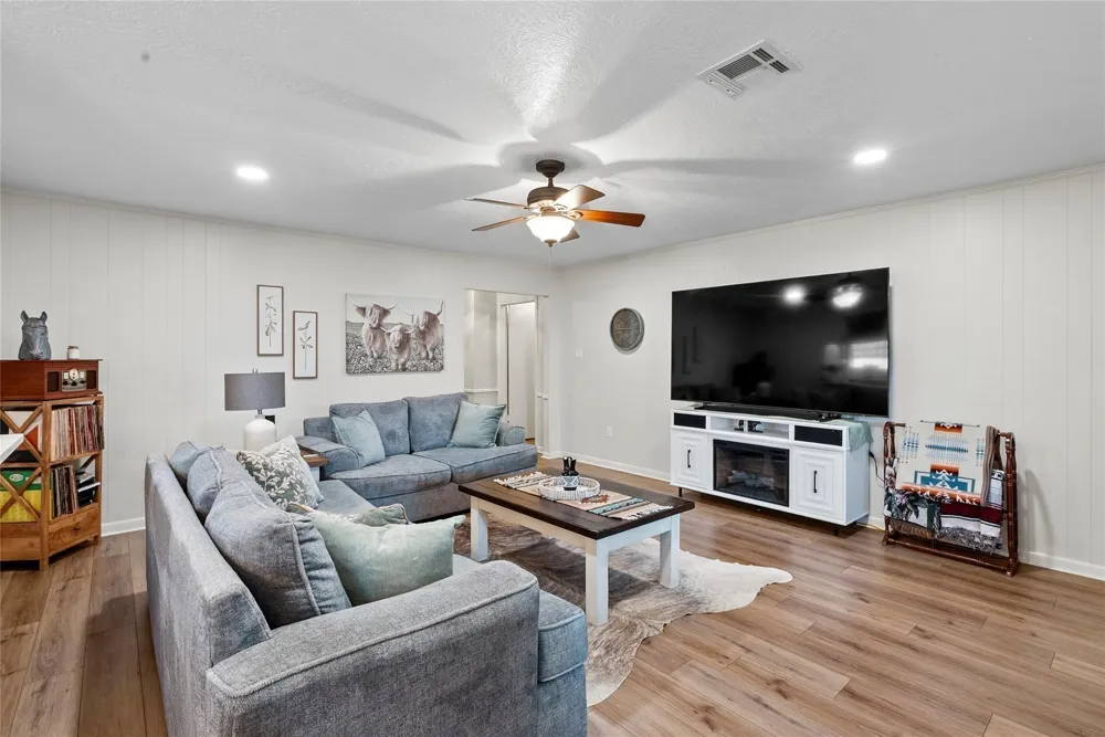 2205 Buchanan Drive Baytown, TX 77520