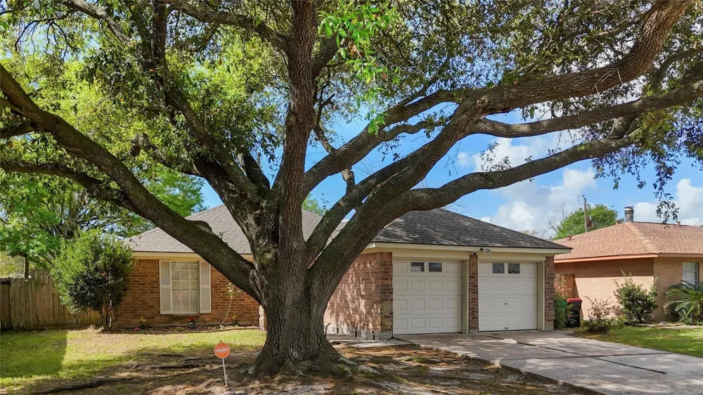 2205 Buchanan Drive Baytown, TX 77520
