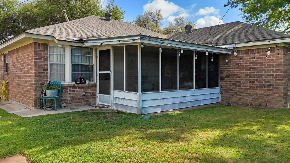 2205 Buchanan Drive Baytown, TX 77520