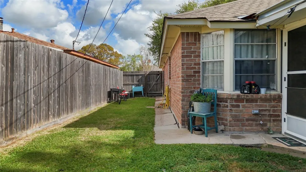 2205 Buchanan Drive Baytown, TX 77520