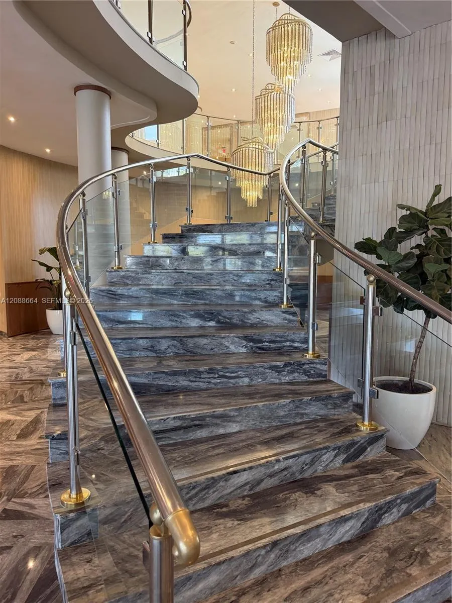 5401 Collins Ave #826 Miami Beach, FL 33140