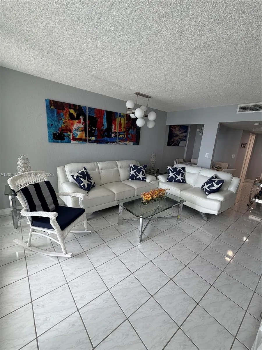 5401 Collins Ave #826 Miami Beach, FL 33140