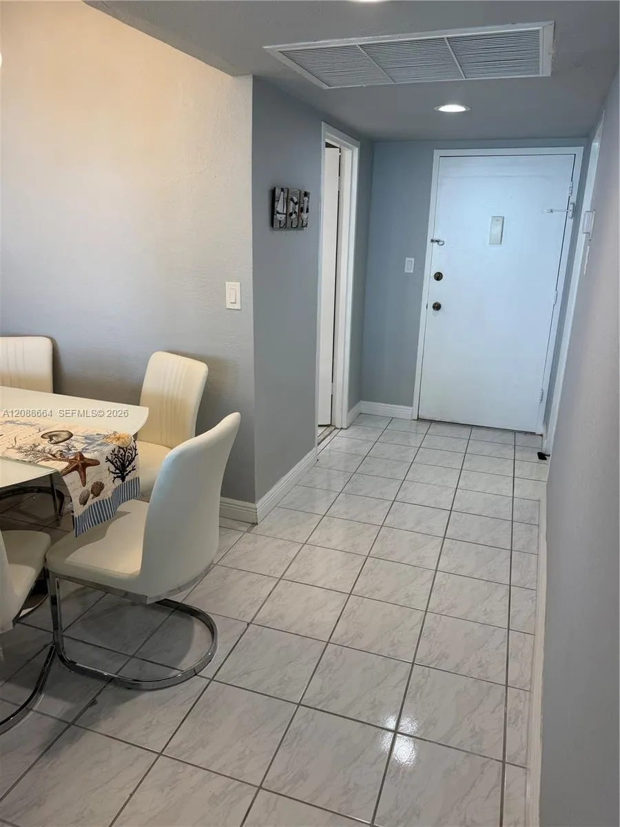 5401 Collins Ave #826 Miami Beach, FL 33140