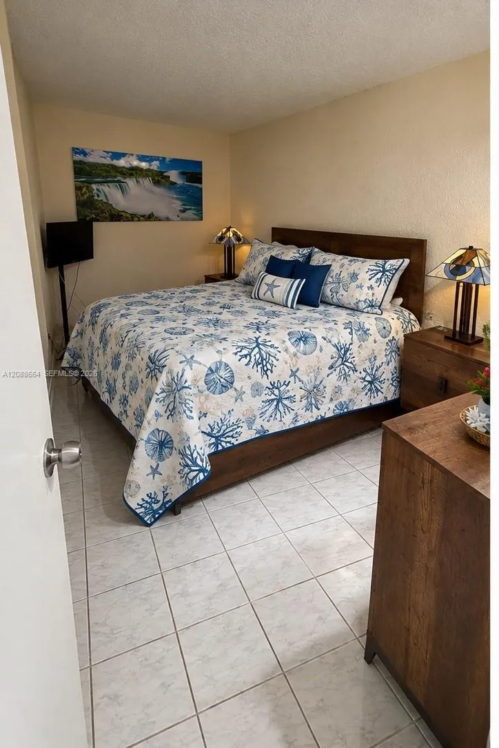 5401 Collins Ave #826 Miami Beach, FL 33140