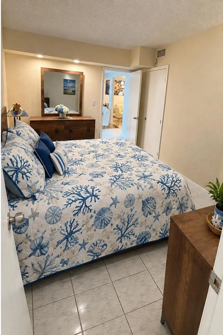 5401 Collins Ave #826 Miami Beach, FL 33140