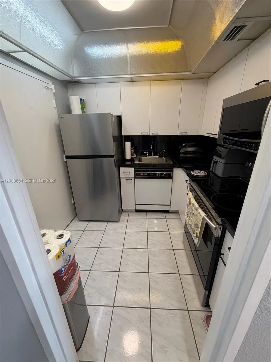 5401 Collins Ave #826 Miami Beach, FL 33140