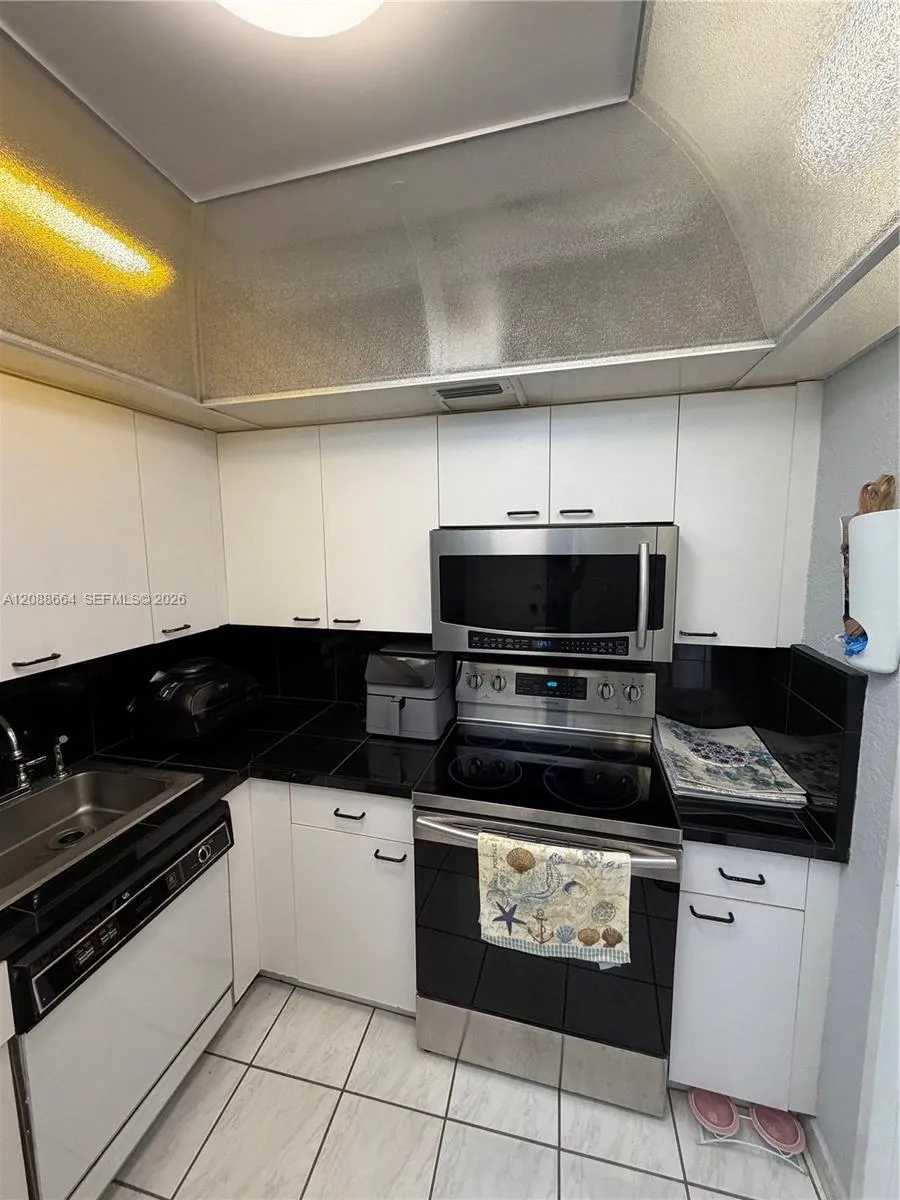 5401 Collins Ave #826 Miami Beach, FL 33140