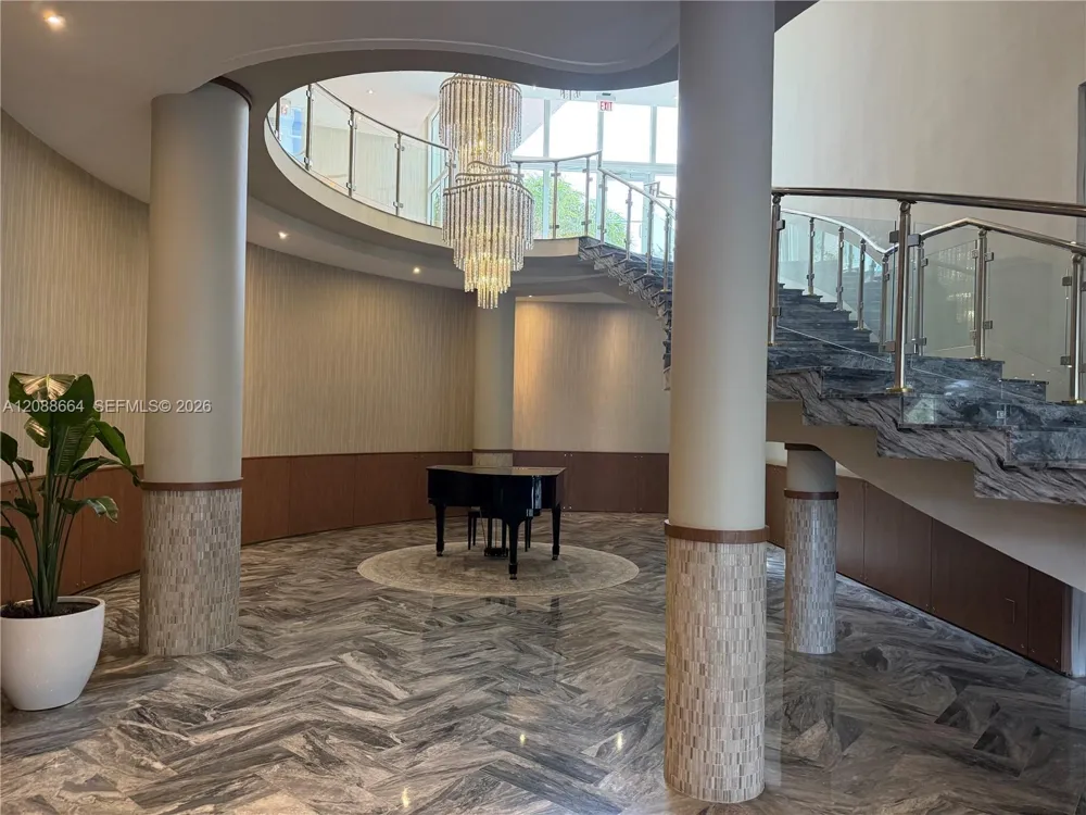 5401 Collins Ave #826 Miami Beach, FL 33140