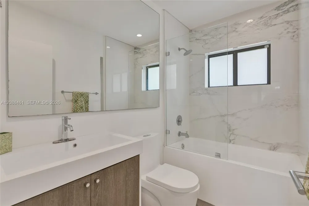 1064 NE 97th St Miami Shores, FL 33138