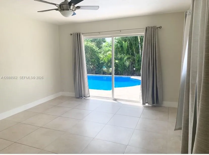 320 NW 93rd Ter Pembroke Pines, FL 33024