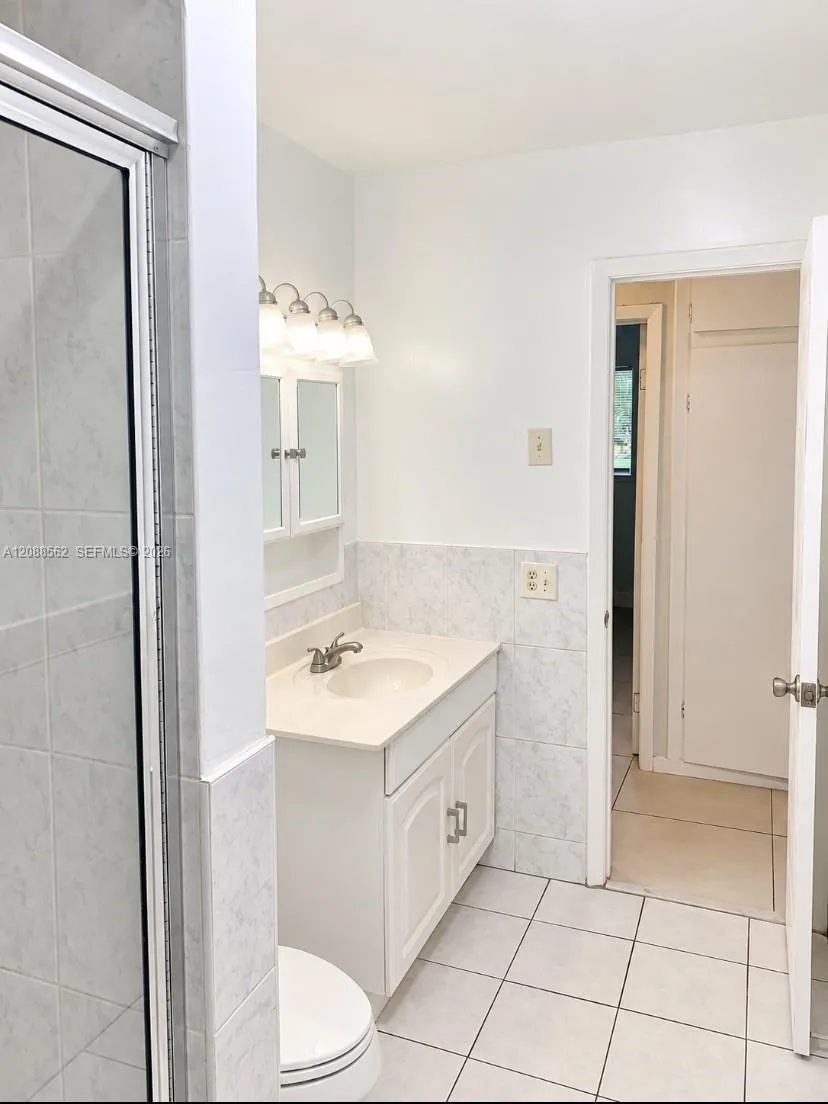 320 NW 93rd Ter Pembroke Pines, FL 33024