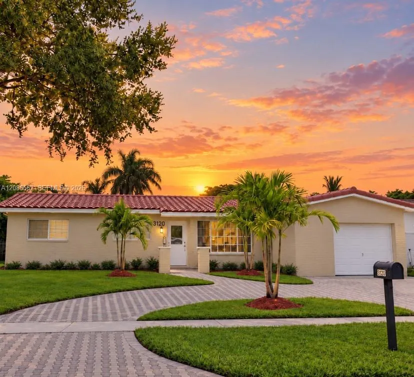320 NW 93rd Ter Pembroke Pines, FL 33024