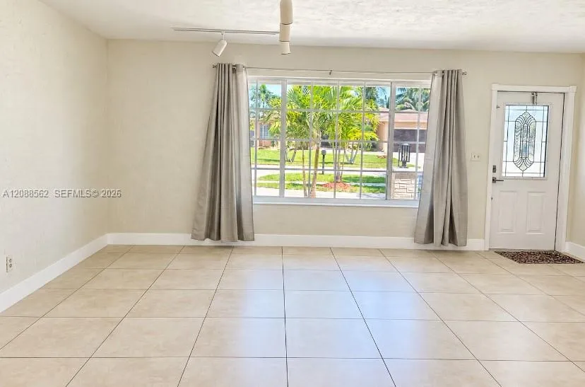 320 NW 93rd Ter Pembroke Pines, FL 33024