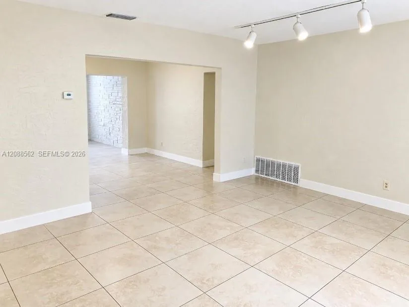 320 NW 93rd Ter Pembroke Pines, FL 33024
