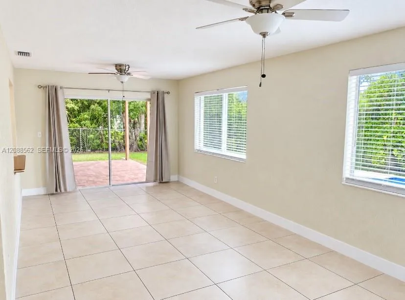 320 NW 93rd Ter Pembroke Pines, FL 33024